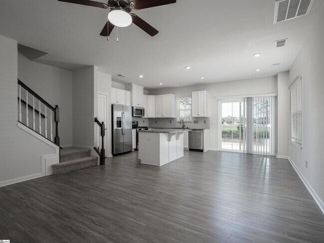 Foto del edificio - 216 Hipps Crossing Dr