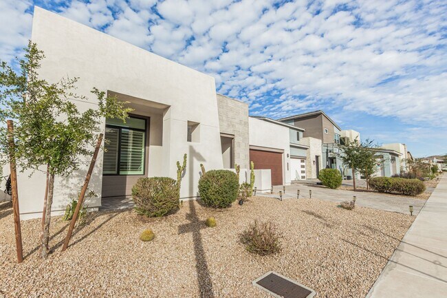 Building Photo - Luxury at Vistal