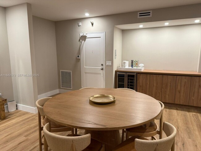 Foto del edificio - 10185 Collins Ave