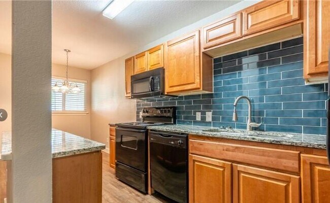 Foto del edificio - 2702 Little Valley Cove