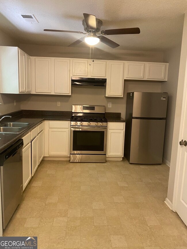 Building Photo - 553 Wren Walk