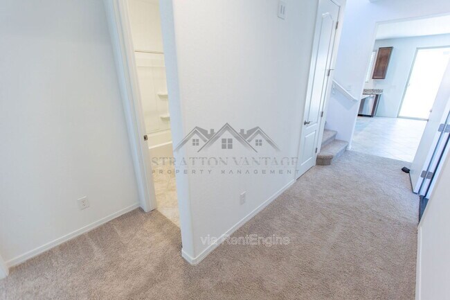 Building Photo - 14231 W El Cortez Pl