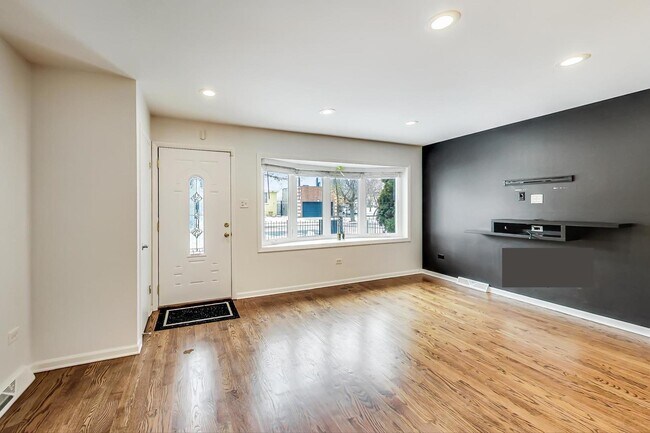 Foto del edificio - 2450 W Erie St