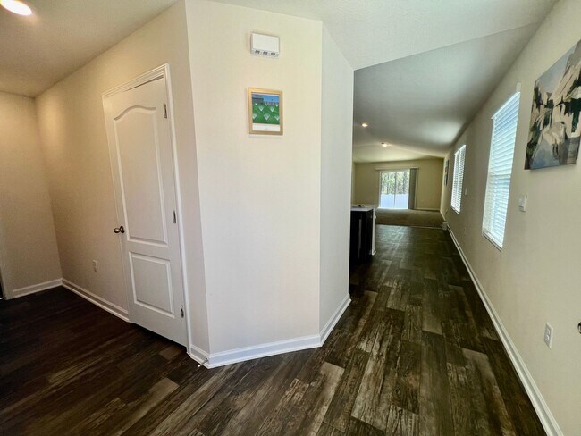 Building Photo - Like new home in Winchester Ridge!
