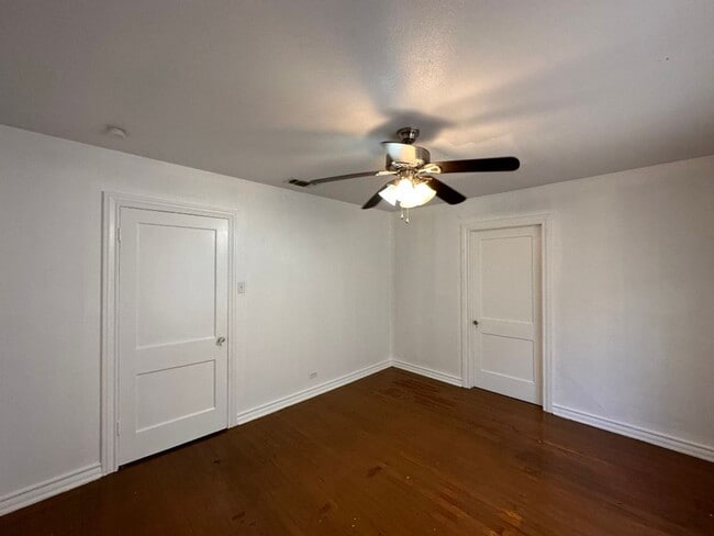 Building Photo - 1709 W Olmos Dr