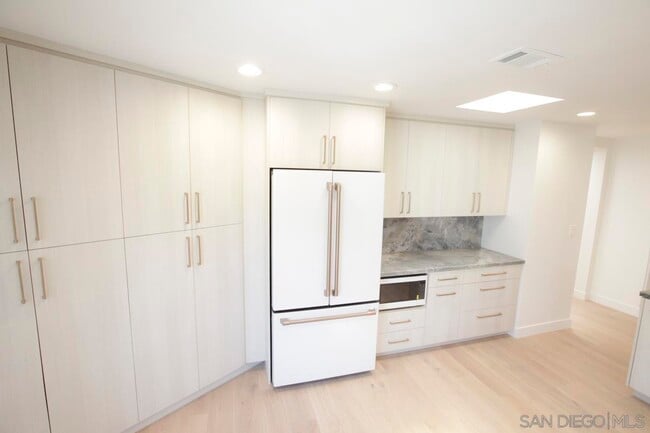 Building Photo - 8121 Camino del Sol