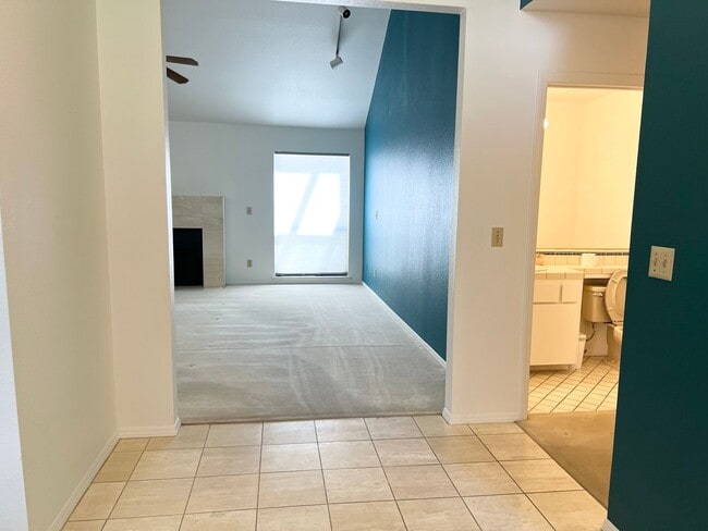 Building Photo - Stunning 3-Bedroom Contemporary Home with ...
