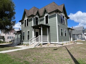 Building Photo - 133 S Prairie Ave