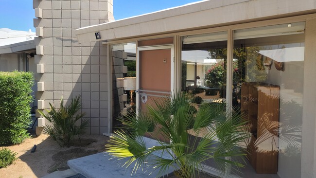 Building Photo - 37800 Da Vall Dr