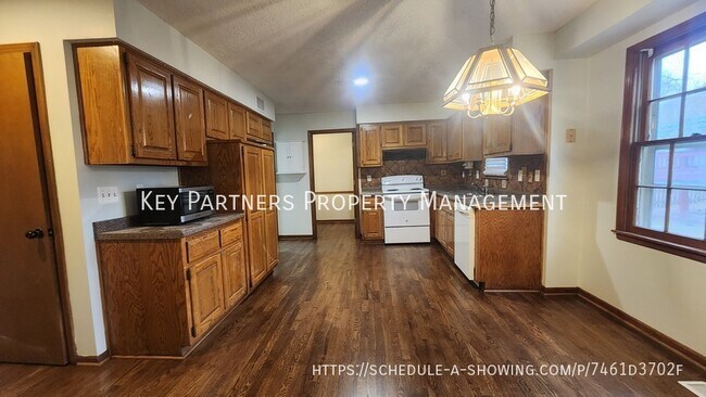 Foto del edificio - 7717 W 112th St