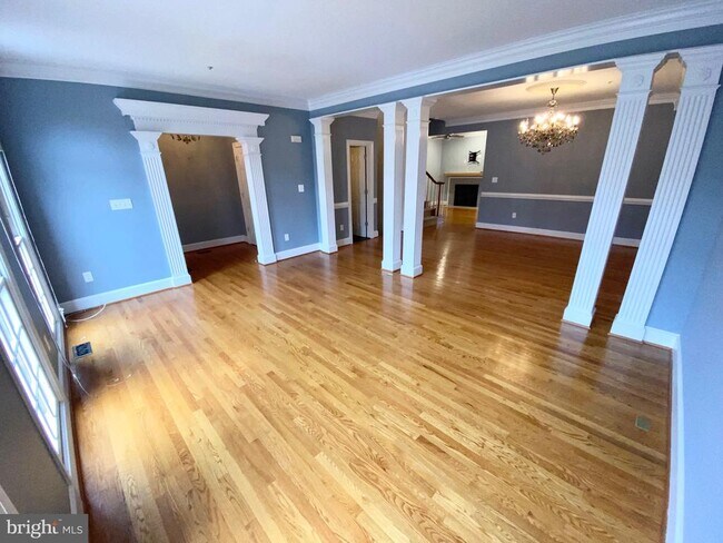 Building Photo - 10106 Sterling Terrace