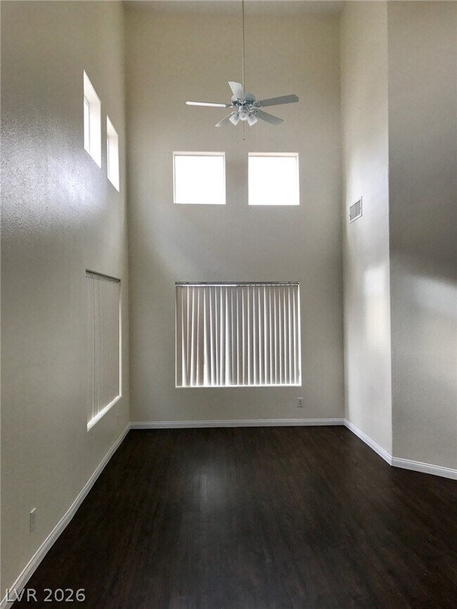 Foto del edificio - 7026 Rustling Winds Ave