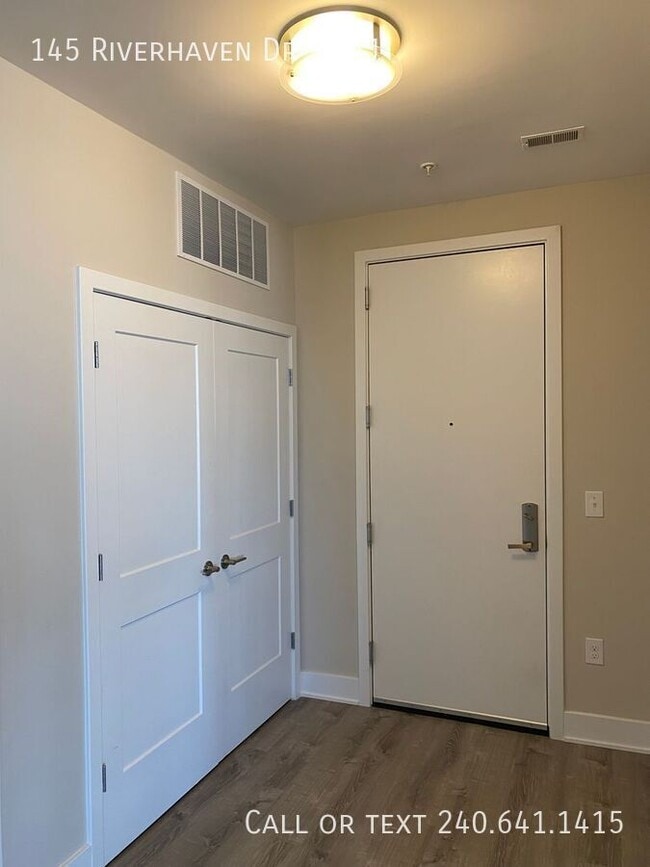 Foto del edificio - 145 Riverhaven Dr