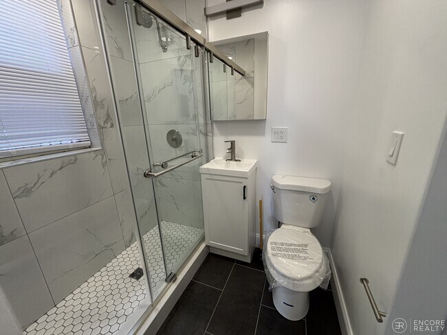 Building Photo - 100 Queensberry St