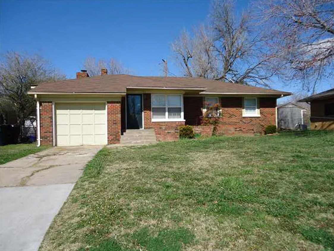 Primary Photo - Charming and Freshly Renovated 3-Bedroom /...