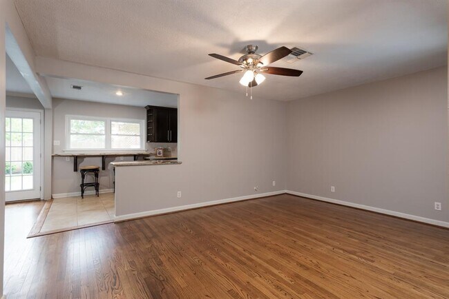 Foto del edificio - 4411 Benning Dr