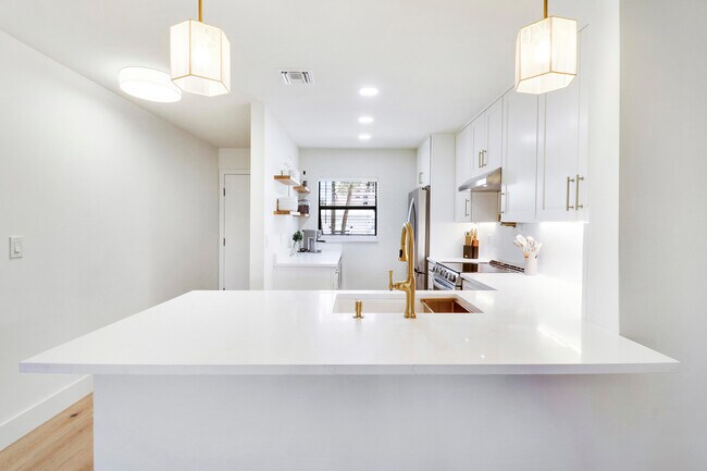 Building Photo - 5151 N Hwy A1A