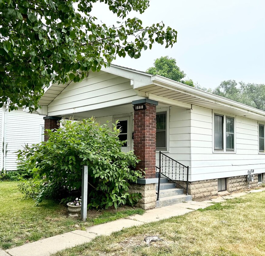 Primary Photo - 1/2 off August rent if you apply by the en...