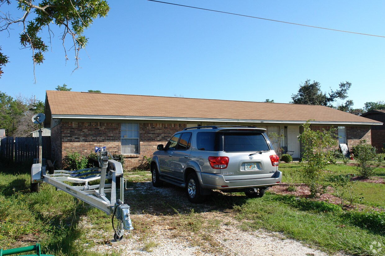 Building Photo - 3381 Green Briar Cir