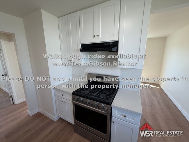 Building Photo - 3 Bedroom - 1 1/2 Bathroom Home on a Large Lot