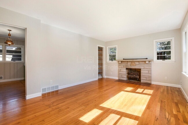 Photo - 405 Westwood Dr House