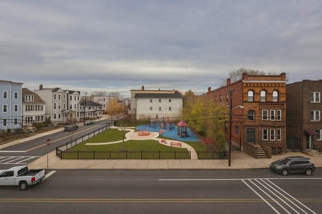 Foto del edificio - 156 Ridgewood Ave