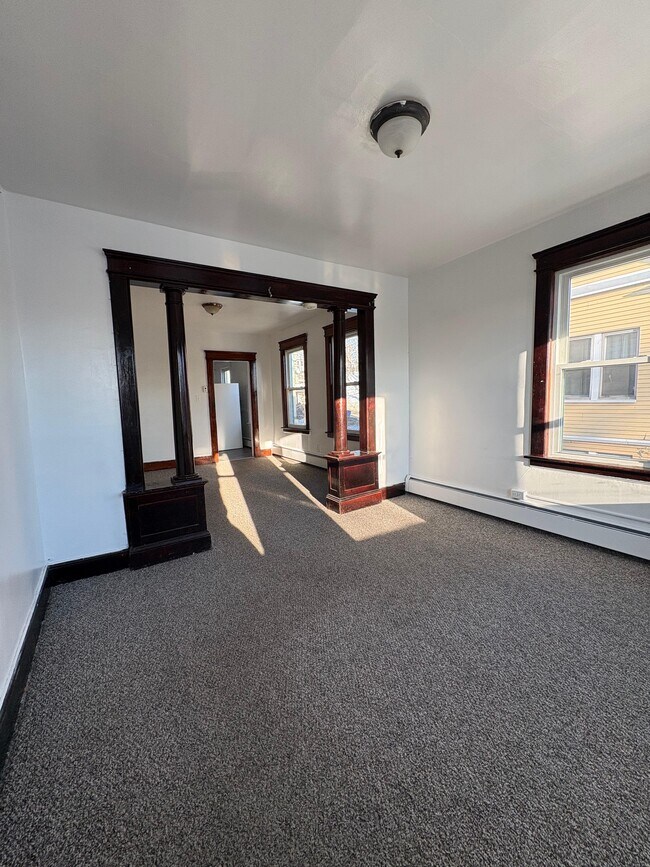 Foto del edificio - 37 Eastwood Ave