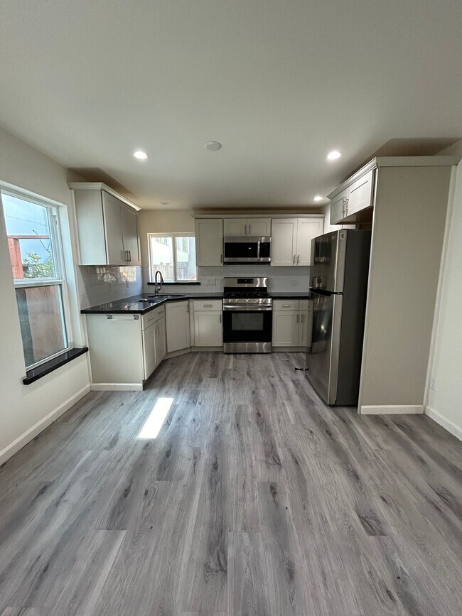 Building Photo - Studio Available Now!!