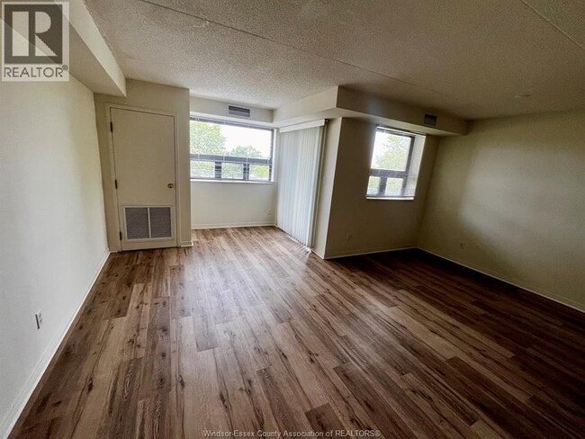 Building Photo - 1160 Lauzon Rd