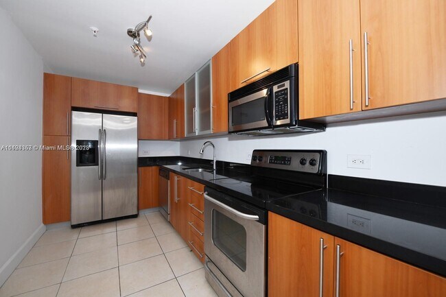 Building Photo - 7501 E Treasure Dr