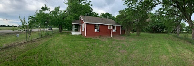Building Photo - Cute Country Home