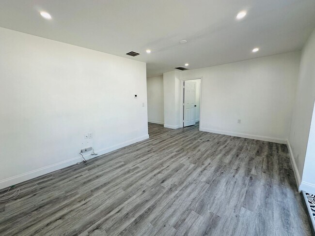 Foto del edificio - Charming 3 Bed, 2 Bath Oasis: Minutes from...