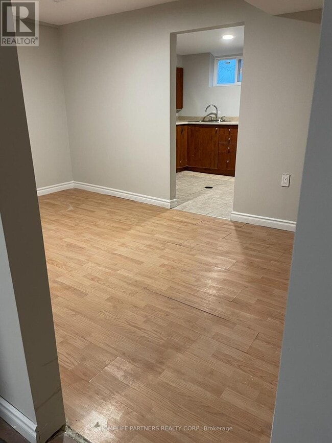 Building Photo - 40 Strathavon Dr