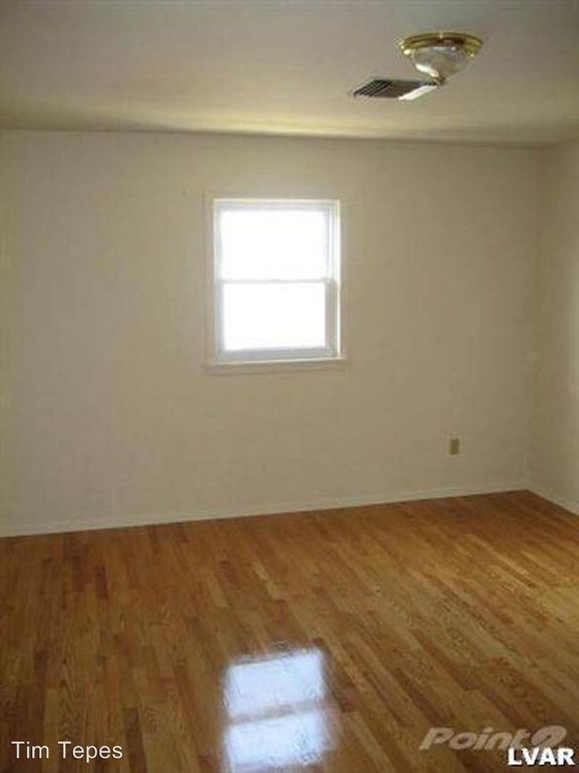 Building Photo - 2 br, 1.5 bath House - 2809 W. 28th Street