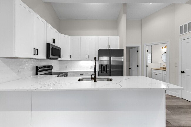 Foto del edificio - 564 W 2nd Ave