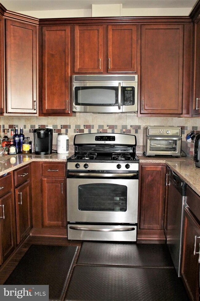 Foto del edificio - 7684 Maple Lawn Blvd