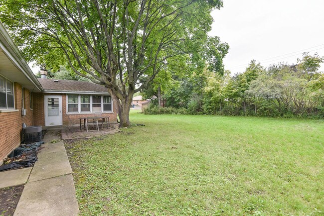 Building Photo - 710 Cedar Avenue
