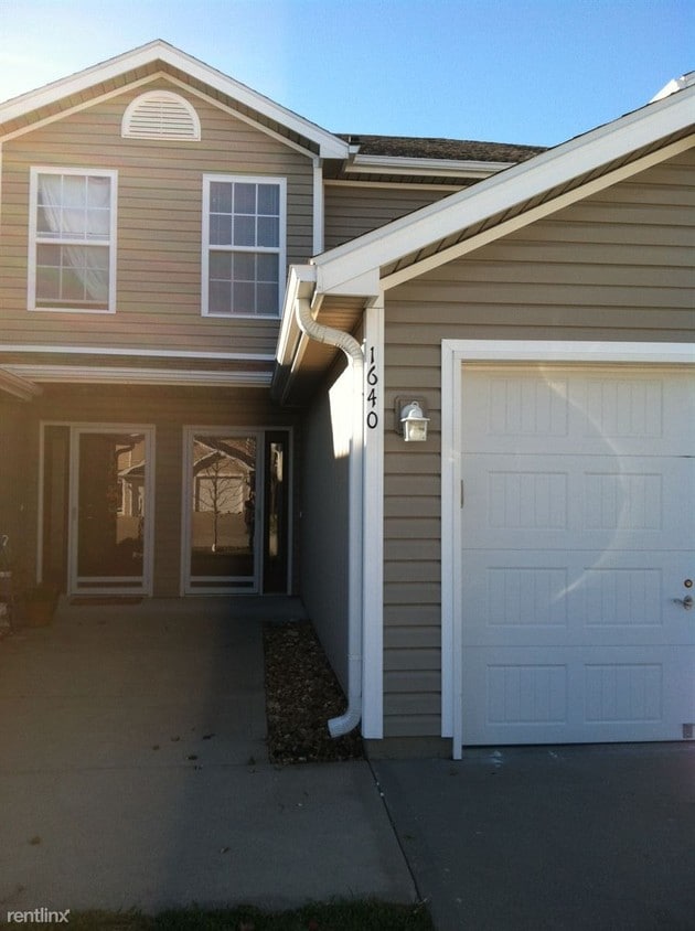 Primary Photo - 1619 SW Highland Dr