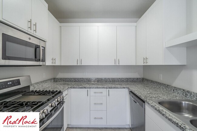 Foto del edificio - Gorgeous 3 Bedroom Townhome in Washington!