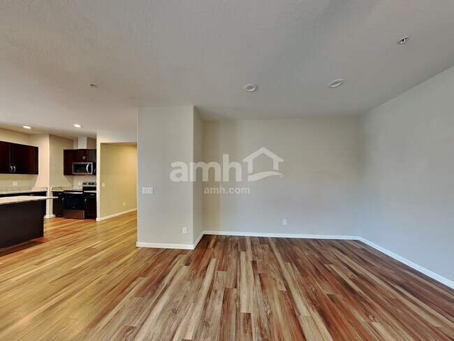 Building Photo - 20727 W Maiden Ln