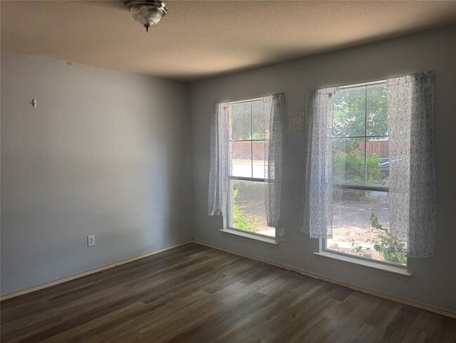 Building Photo - 510 Red Tails Dr