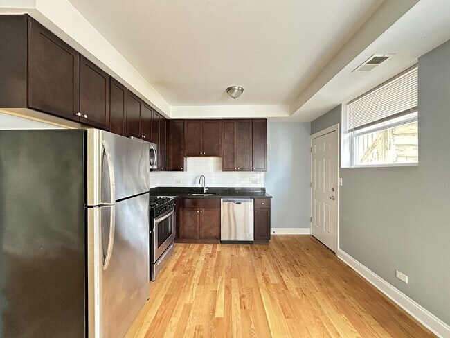 Foto del edificio - 1646 W Pratt Blvd