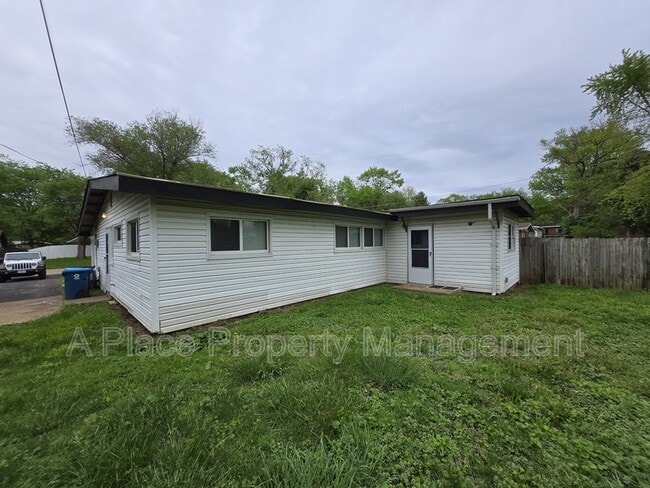Building Photo - 8322 Woodhurst Dr