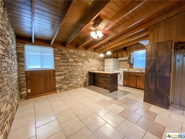 Building Photo - 121 Holiday Loop