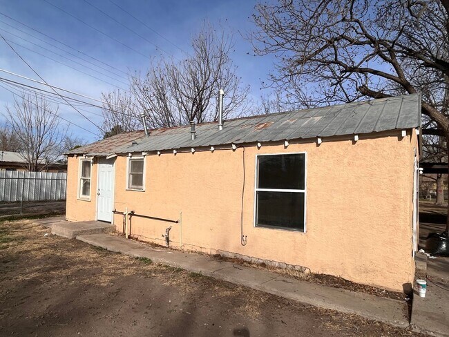 Foto del edificio - Studio, 1 bath House - 800 N Atkinson (1002)