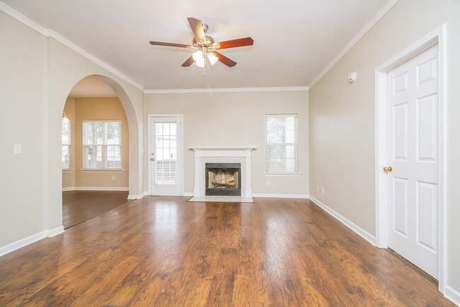 Building Photo - 1022 Seven Oaks Blvd