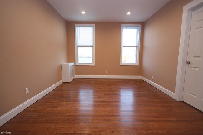 Building Photo - 2573 45th St