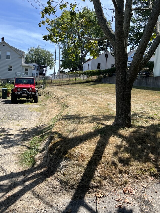 Lots of yard area - 7 George St