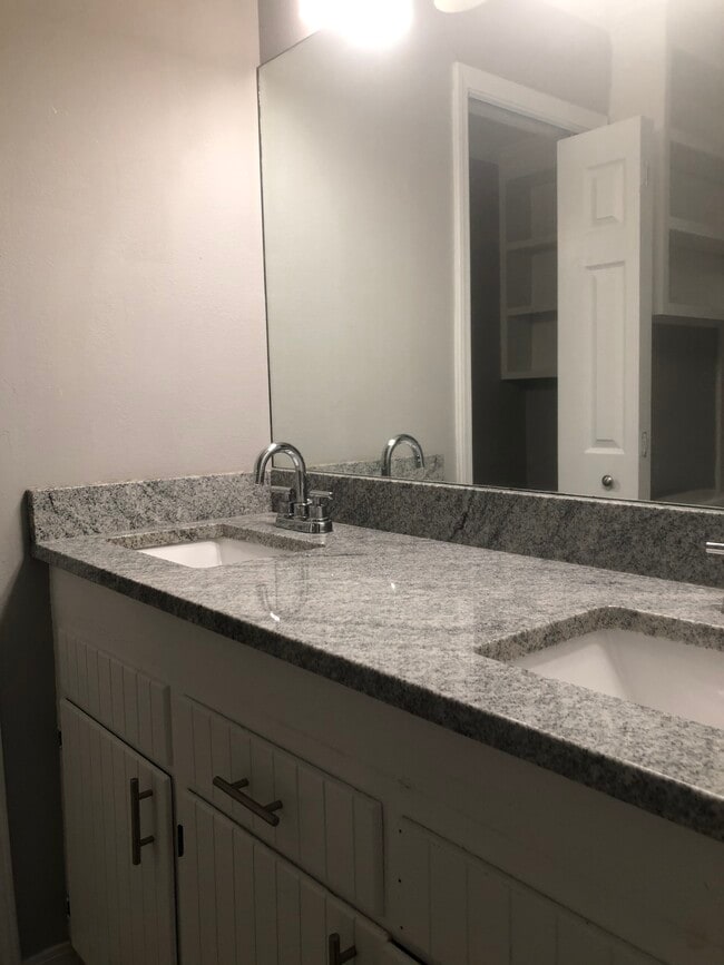 double sinks - 1800 Woodhaven Dr