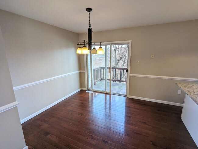 Foto del edificio - Beautiful 3 Bedroom 2.5 Bathroom Townhouse...